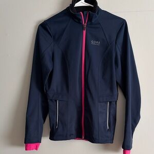 GORE-Running wear Women's Dark Blue winds topper jacket with Pink Accents. EUC